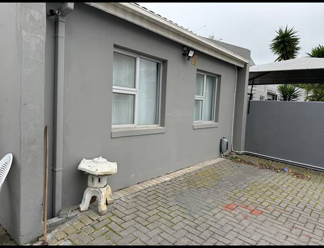 5 BEDROOM FREESTANDING FOR SALE IN TABLE VIEW